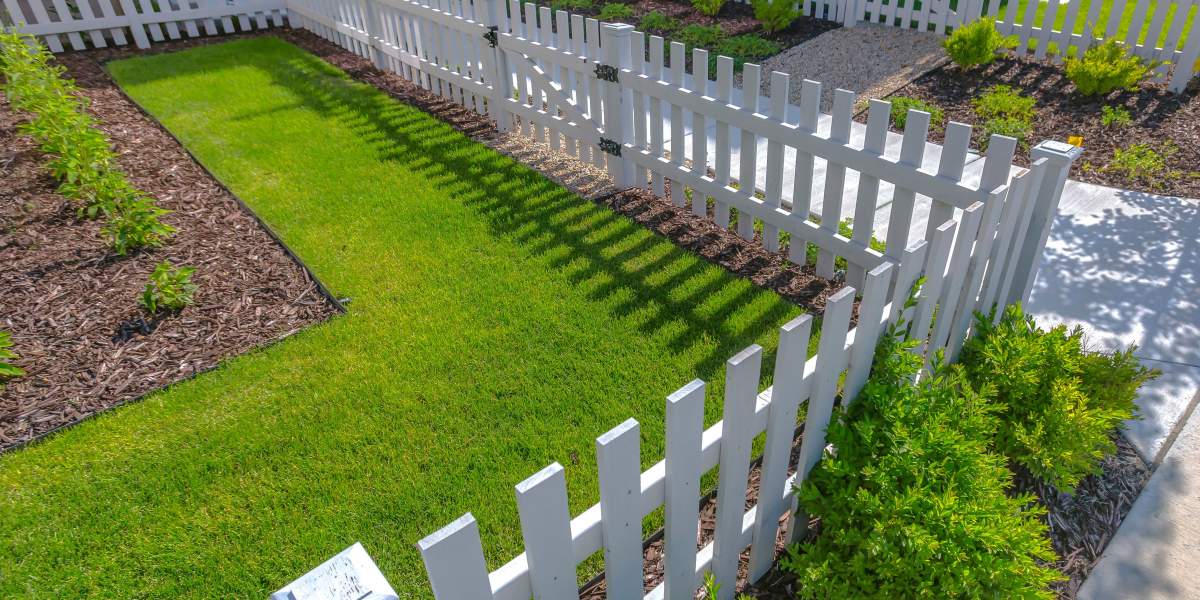 How to Choose the Right Fencing Material for Your Home