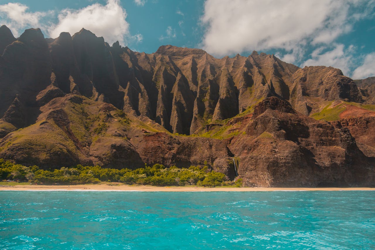 A First-Timer's Guide to Exploring the Na Pali Coast by Boat