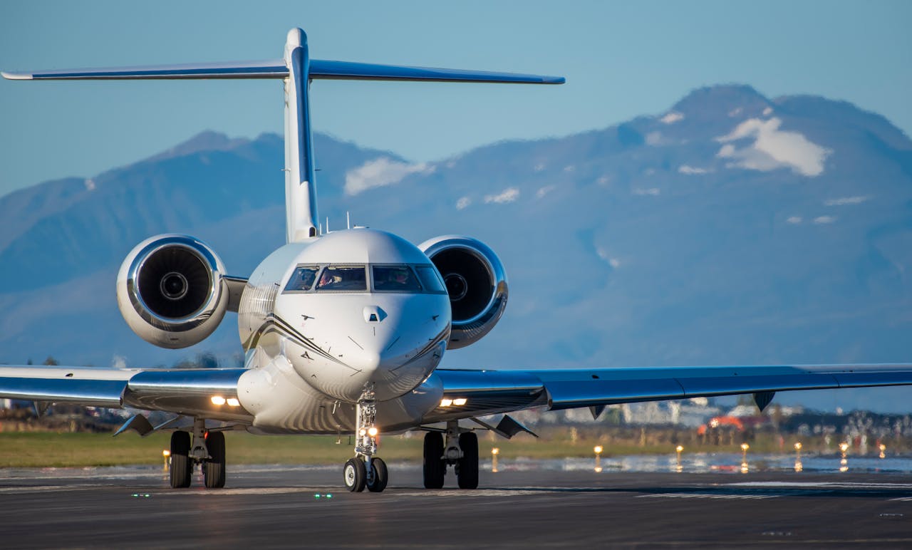 5 Best Practices for Moving Aircraft Without Increasing Risk